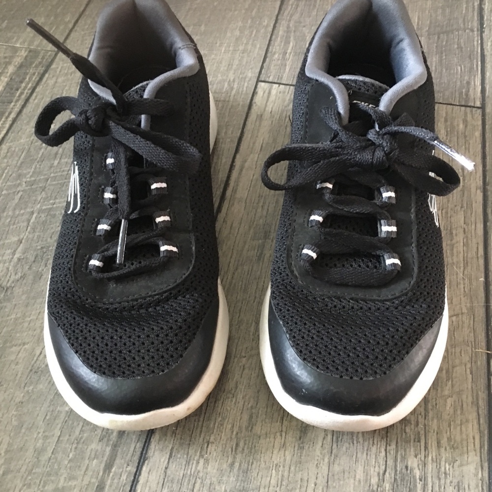Skechers black boys size 2 youth
